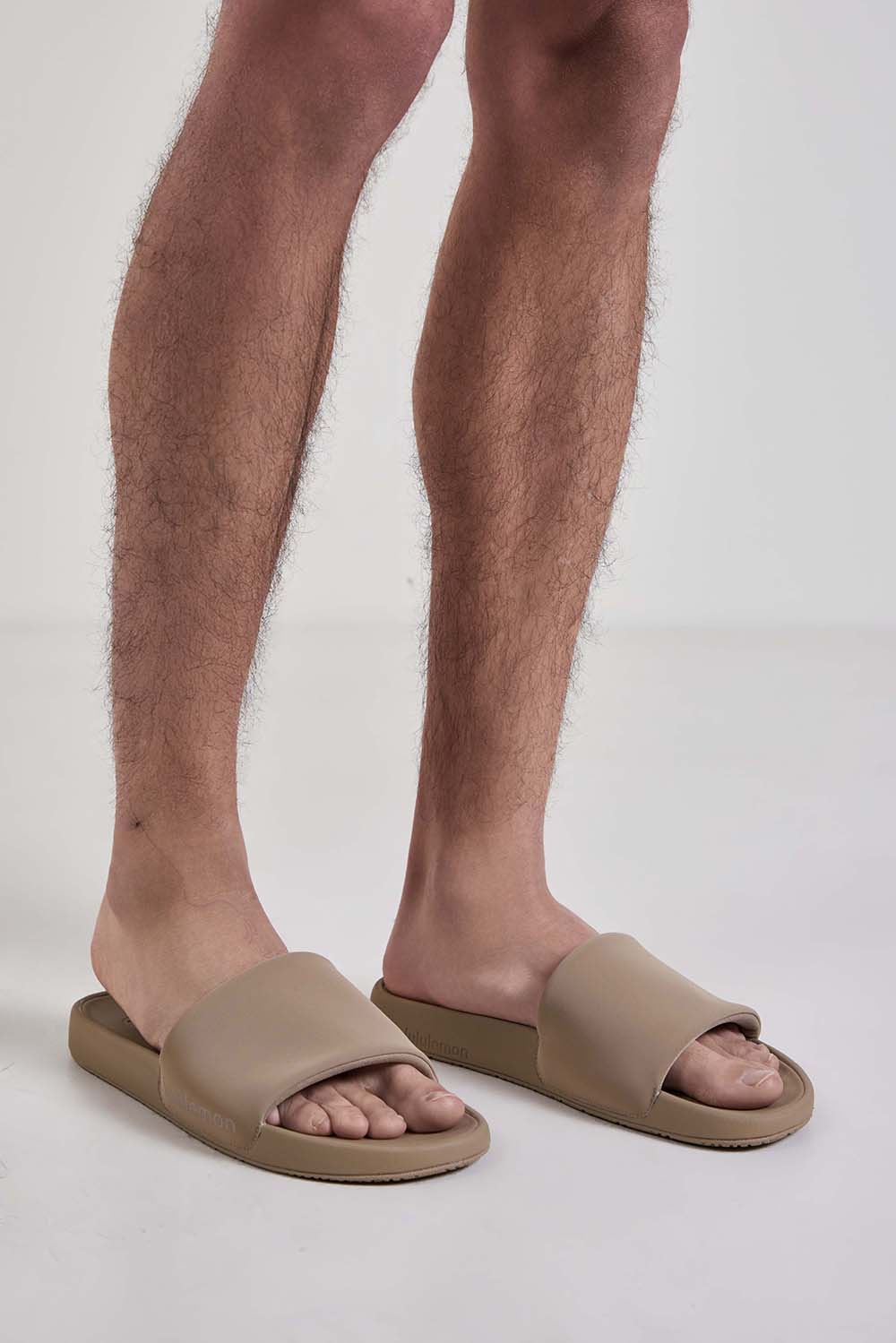 תמונת כל הלוק של M RestFeel Slide